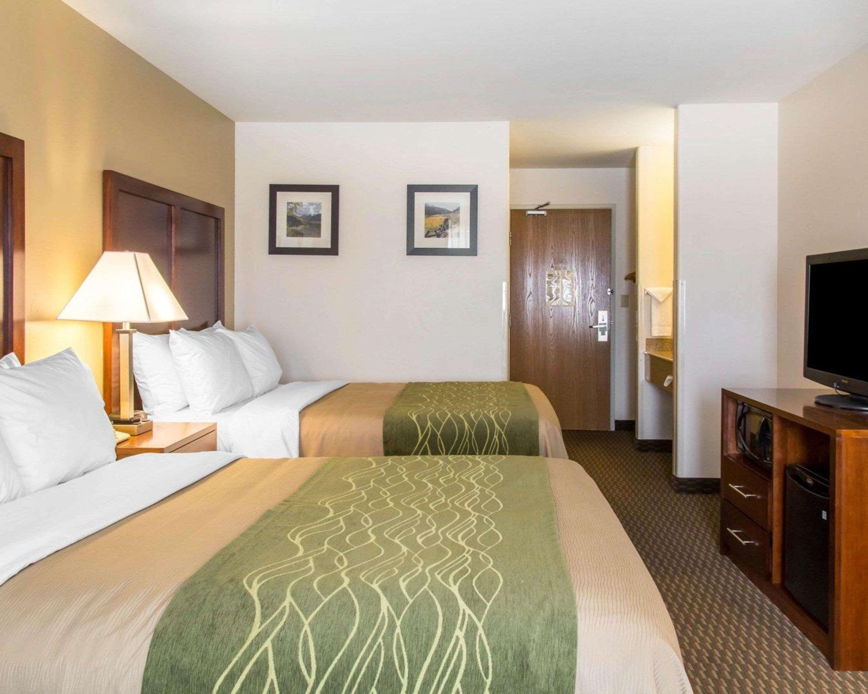 Quality Inn & Suites Vail Valley Eagle Exterior photo