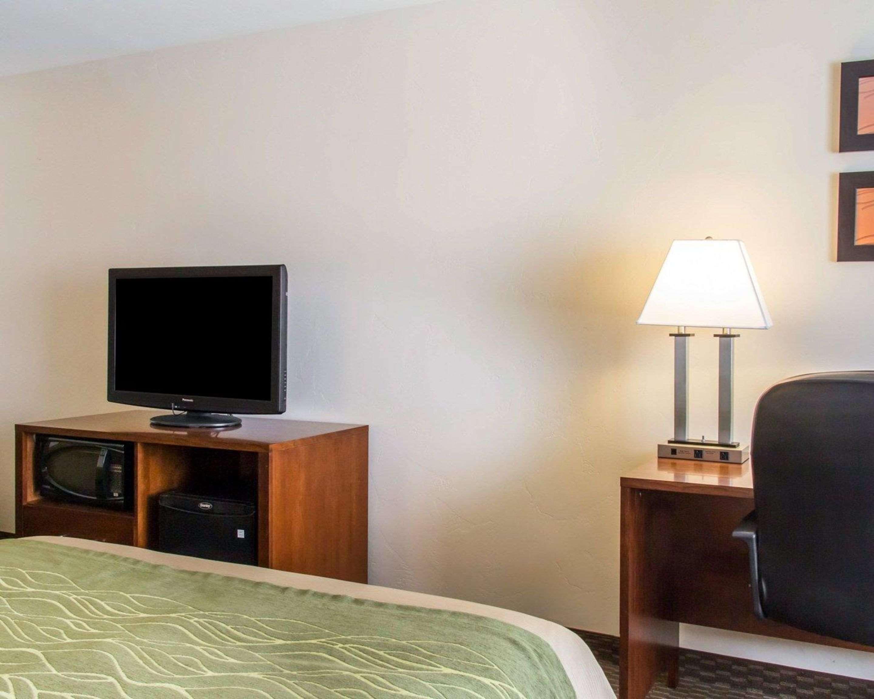 Quality Inn & Suites Vail Valley Eagle Exterior photo