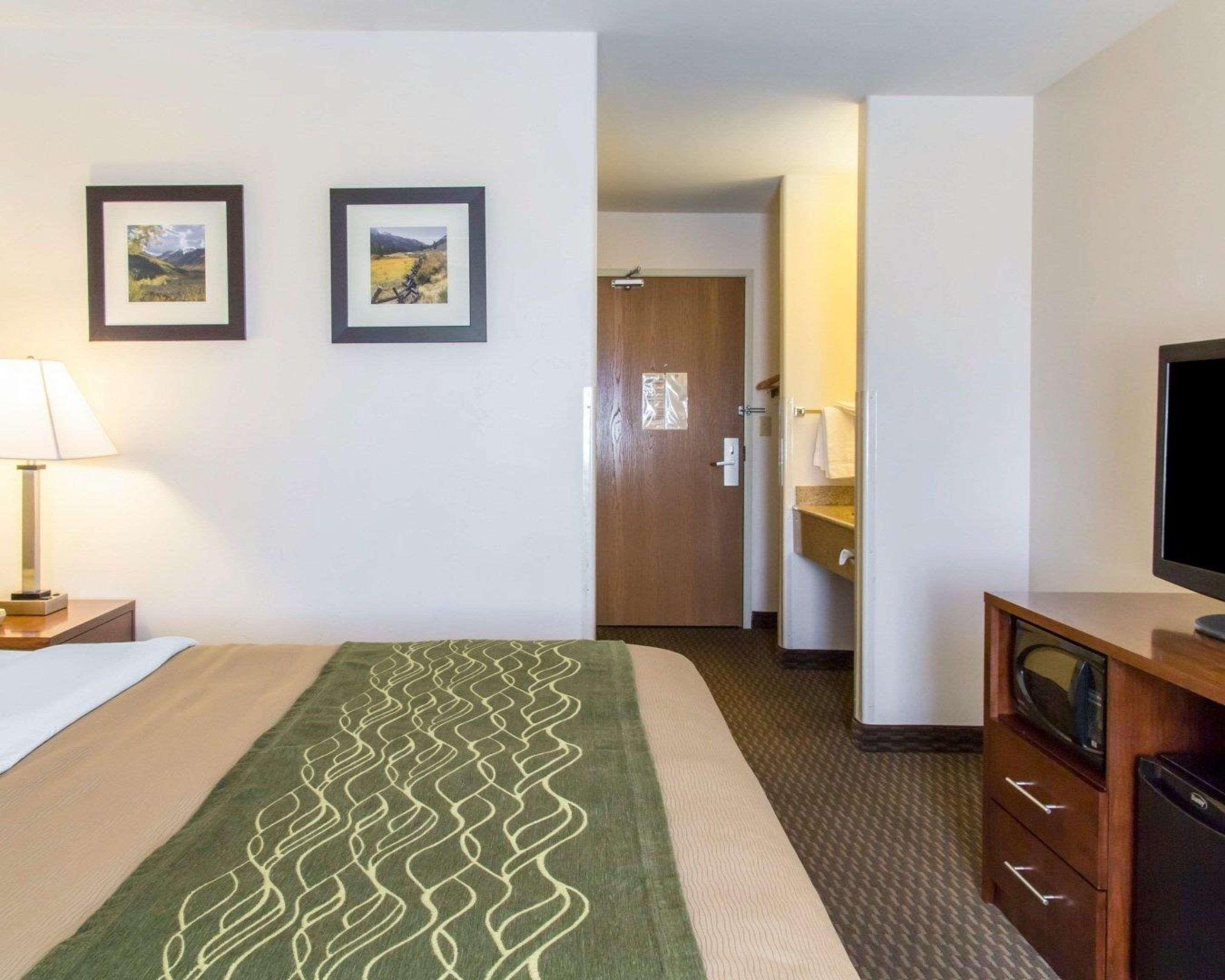 Quality Inn & Suites Vail Valley Eagle Exterior photo
