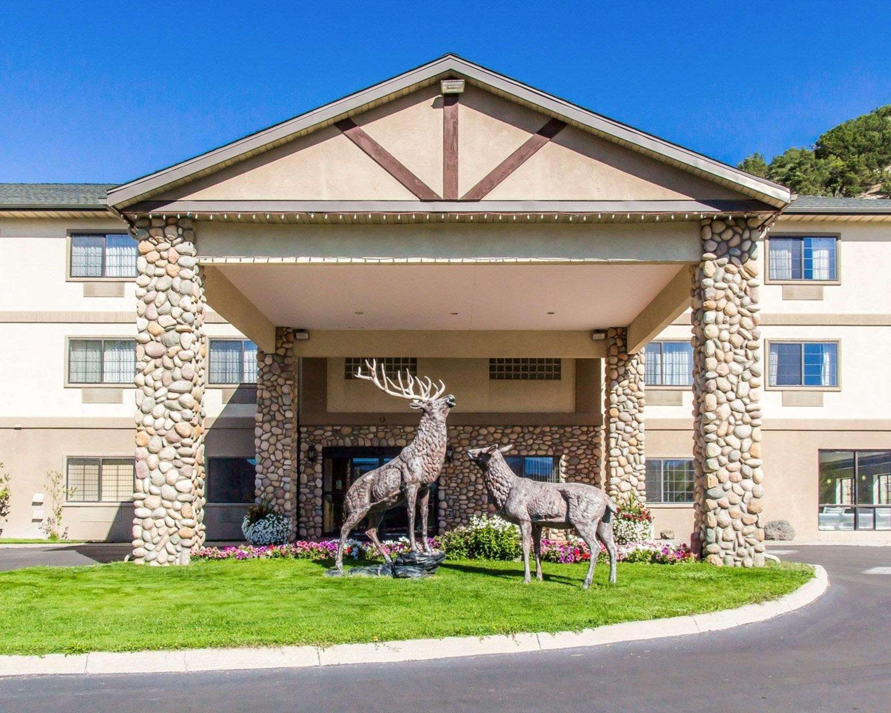 Quality Inn & Suites Vail Valley Eagle Exterior photo