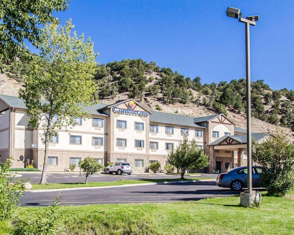 Quality Inn & Suites Vail Valley Eagle Exterior photo