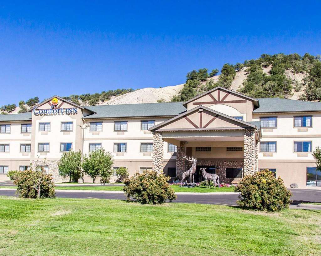 Quality Inn & Suites Vail Valley Eagle Exterior photo