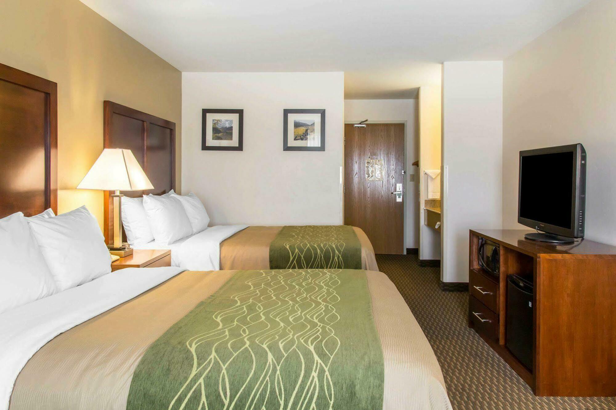 Quality Inn & Suites Vail Valley Eagle Exterior photo