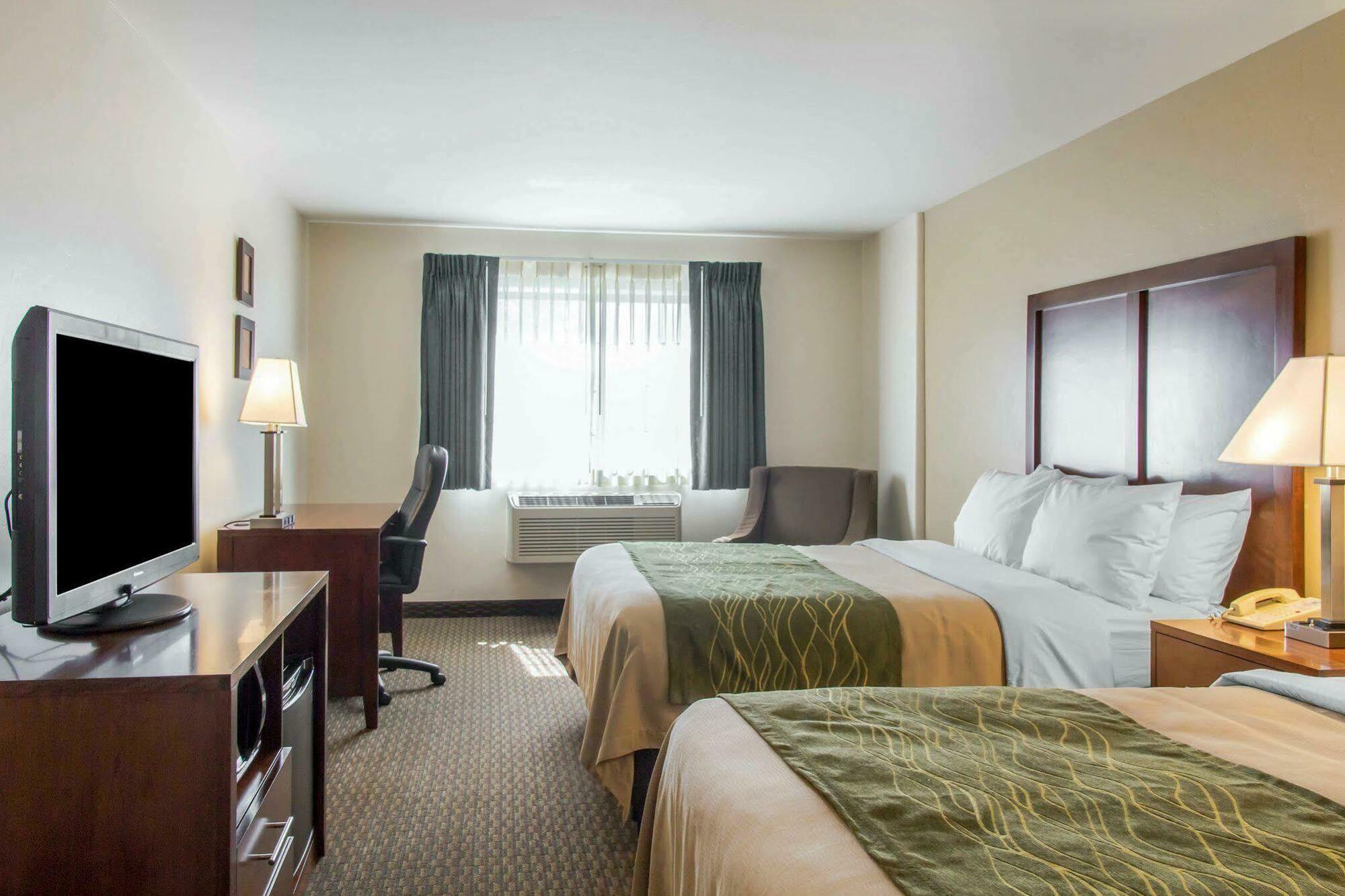 Quality Inn & Suites Vail Valley Eagle Exterior photo