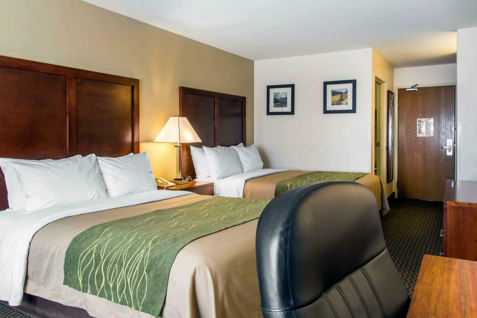Quality Inn & Suites Vail Valley Eagle Exterior photo