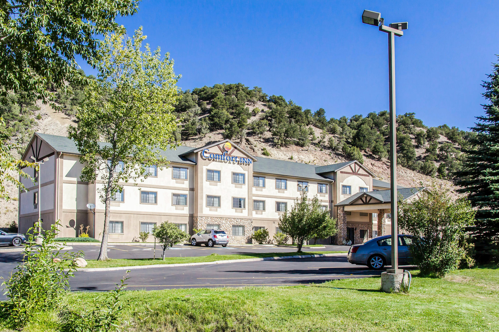 Quality Inn & Suites Vail Valley Eagle Exterior photo