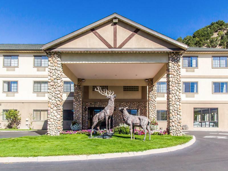 Quality Inn & Suites Vail Valley Eagle Exterior photo