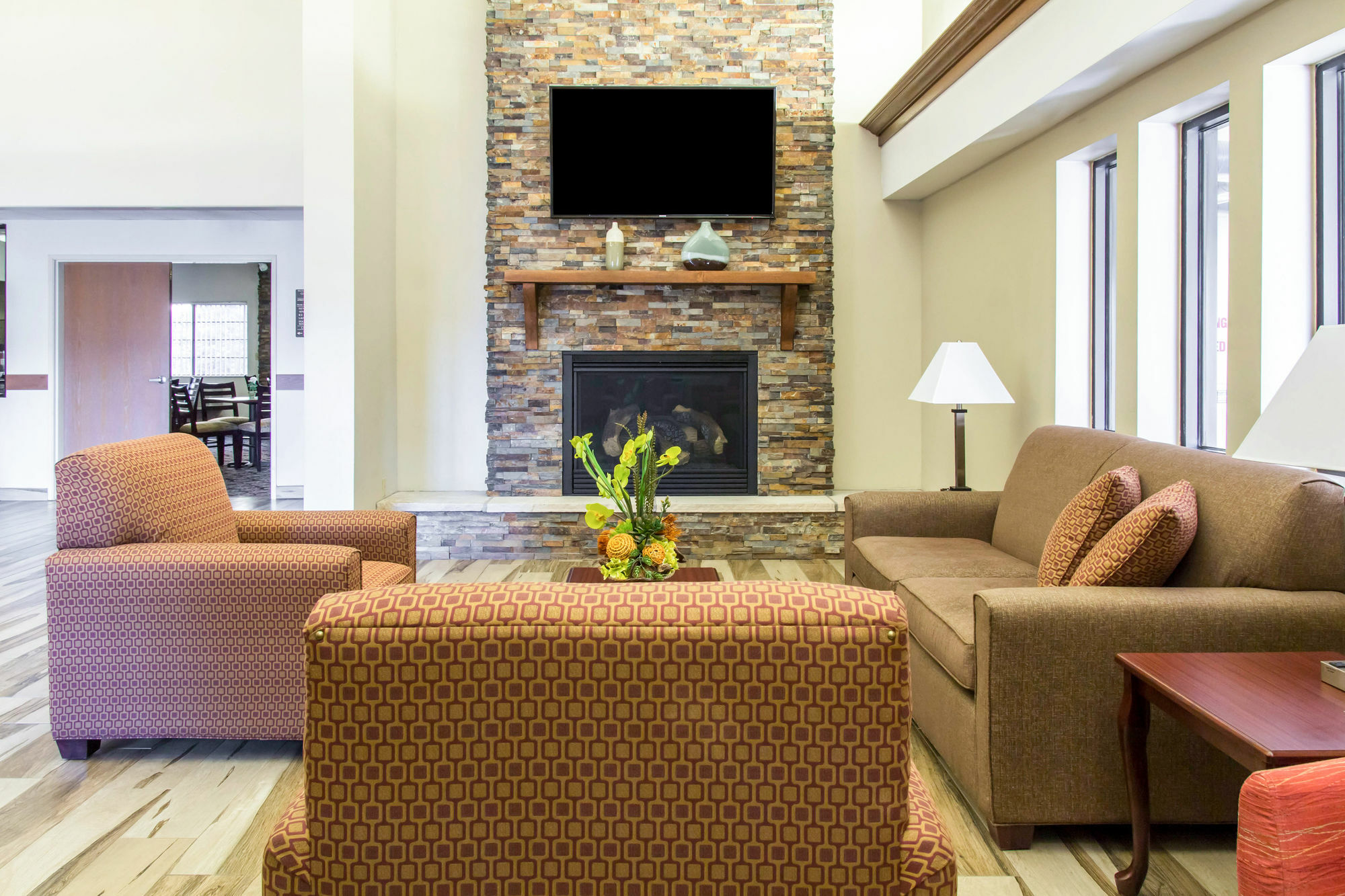 Quality Inn & Suites Vail Valley Eagle Exterior photo
